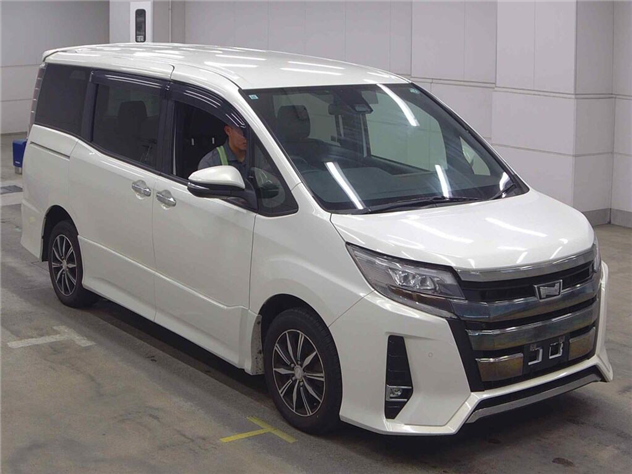 TOYOTA NOAH